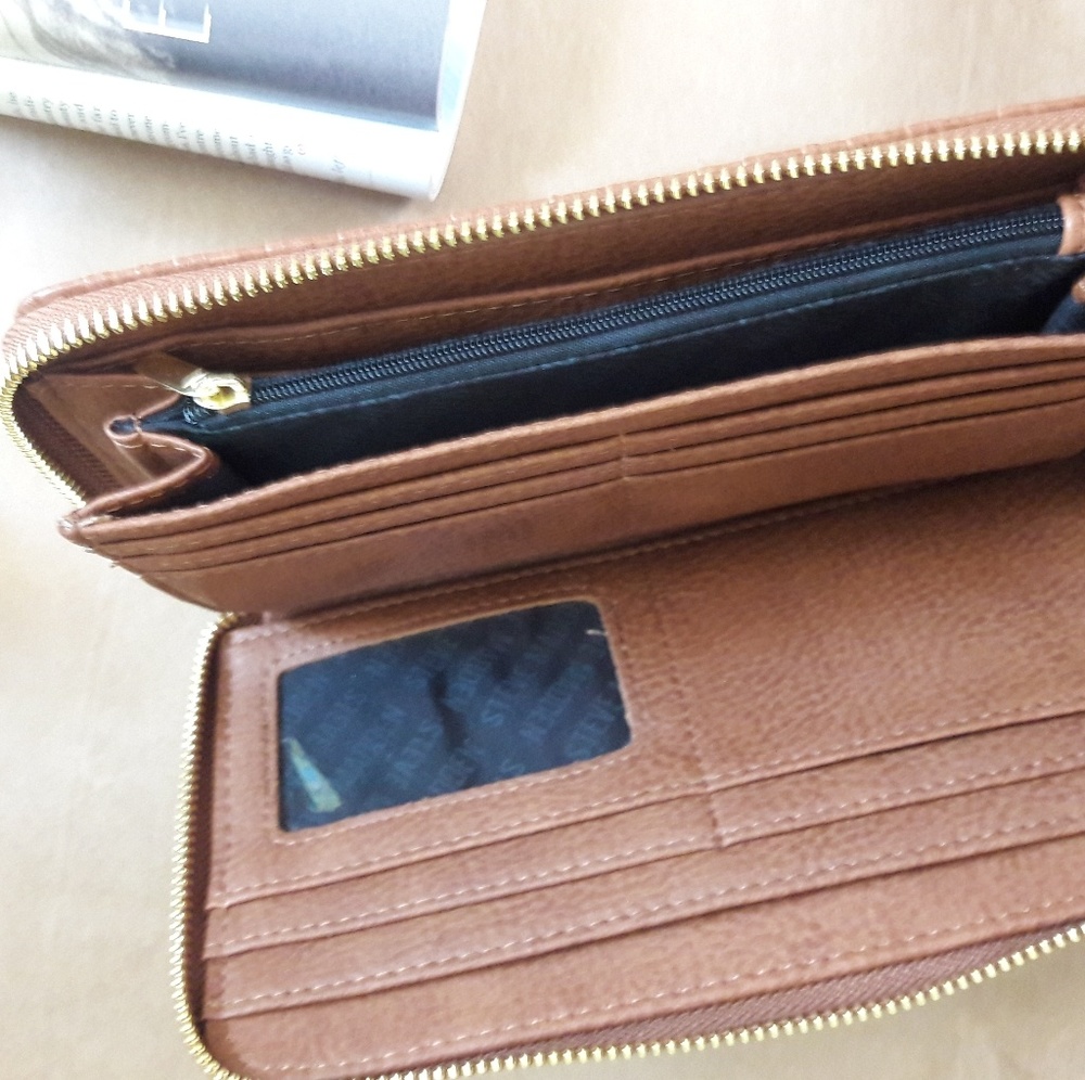 NWT Steve Madden Logo Wallet Zip Around Wrโฆ - Picture 6 of 9
